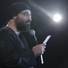 Bir sokak, hafif yağmur