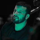 Kalbim Kerbela sokağının köşesinde oturuyor