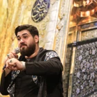 Omuzlarımda elinin sıcaklığını hissediyorum