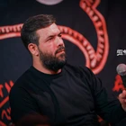 Evimiz yanıyor içten içe.