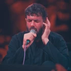 Herkesten kopmuş biri