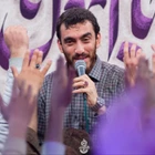 Fırtınanın nefesiyle okurum.